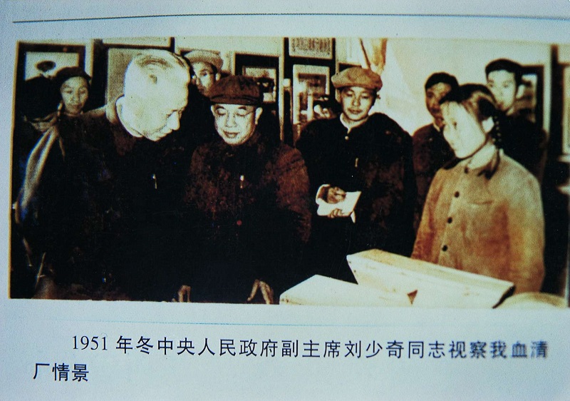 01-中牧股份江西生物药厂-03-1951年冬中央人民政府副主席刘少奇视察江西血清制造厂.jpg