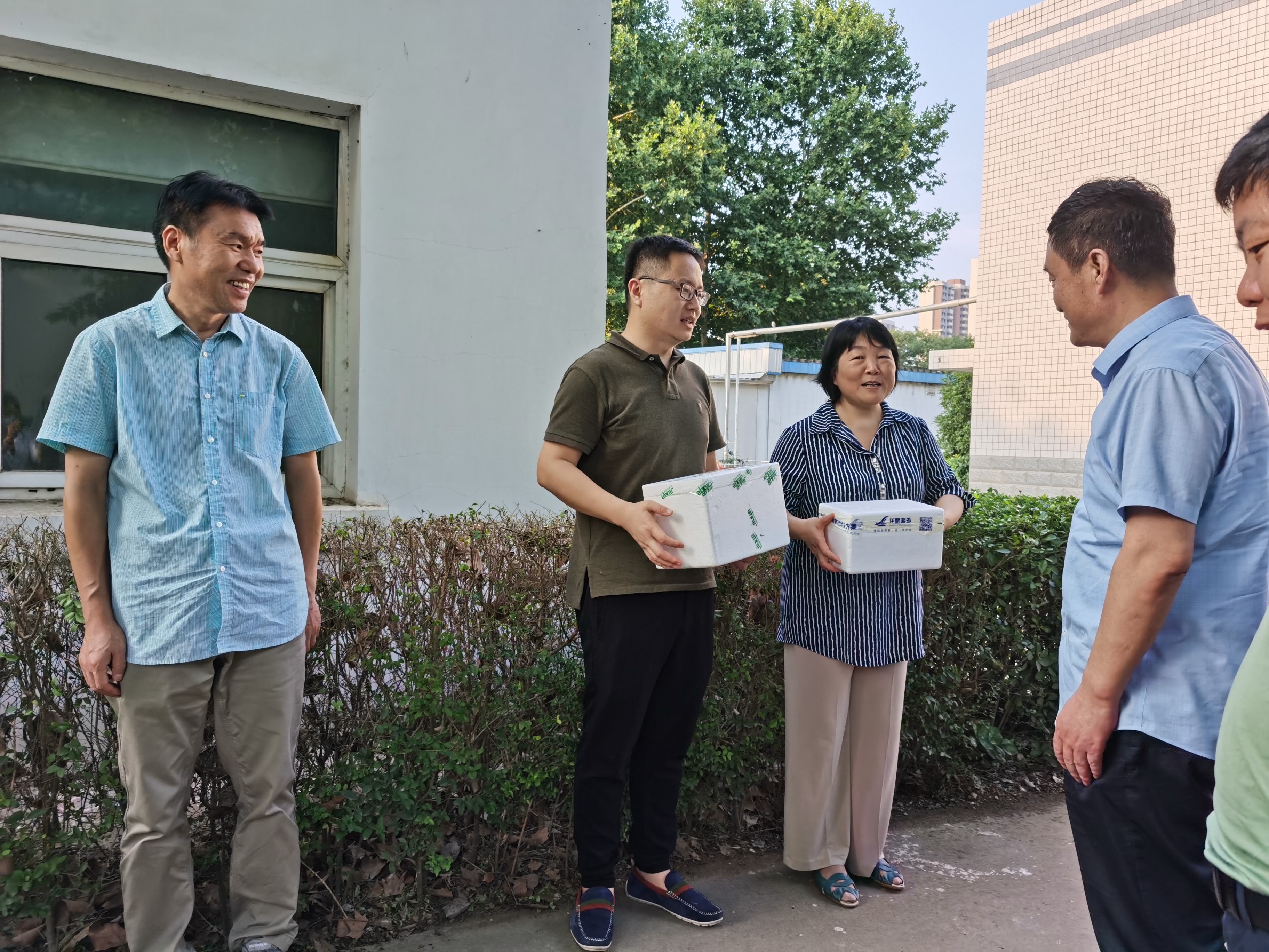 各车间第一时间领取种毒.jpg