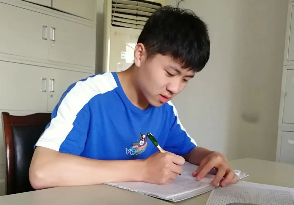 陈仁智.png