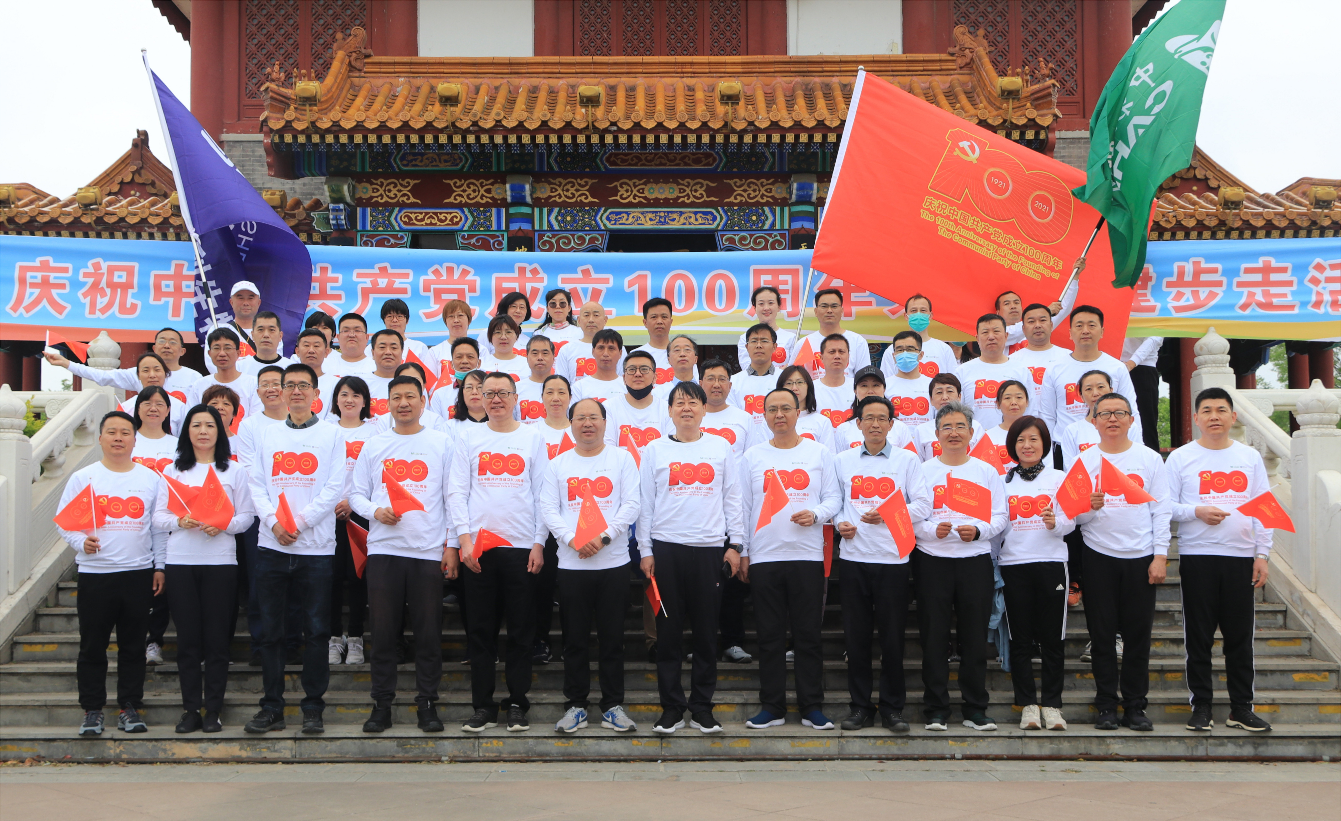 胜利健步走合影.jpg