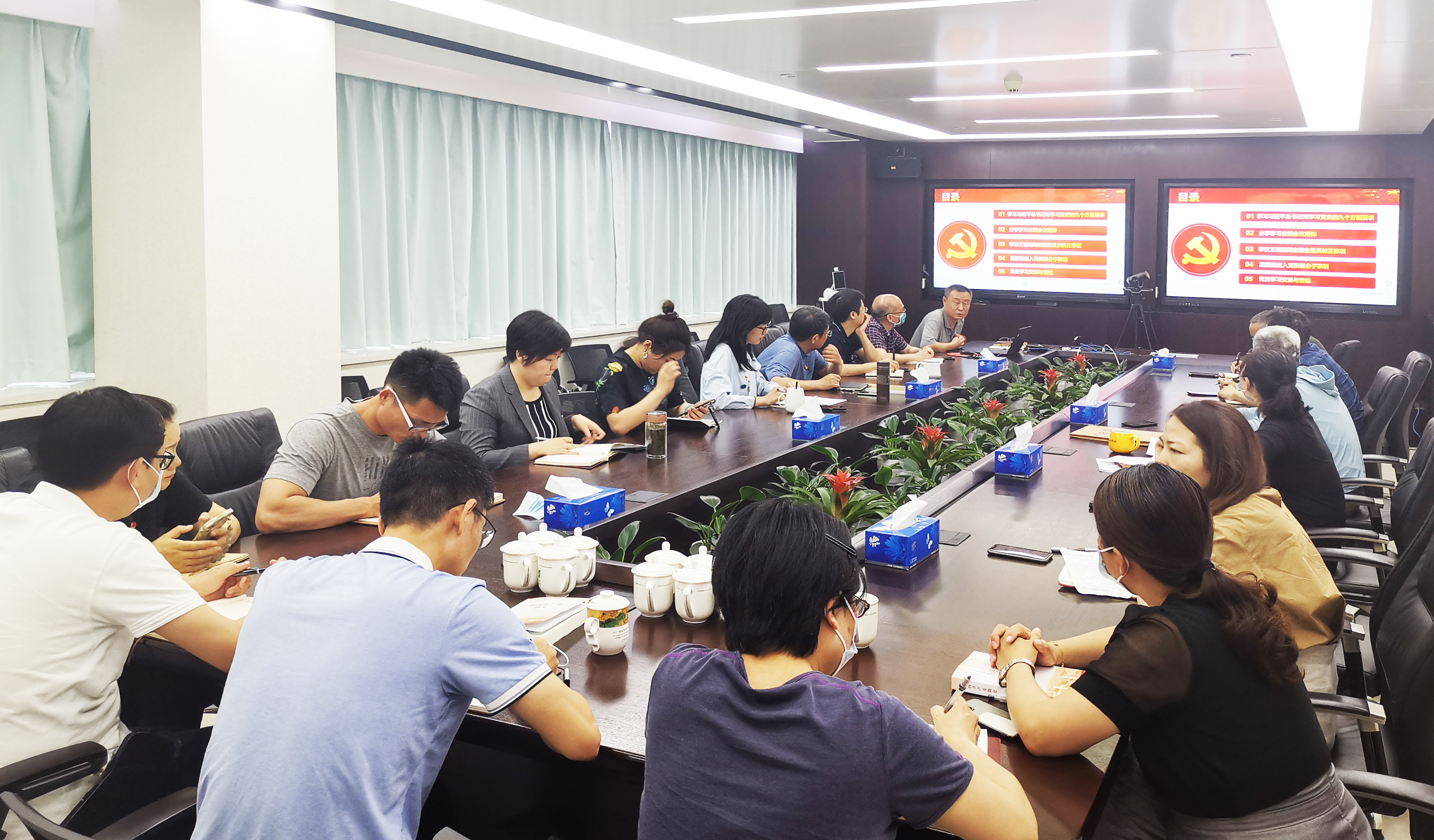 三支部党员大会照片.jpg