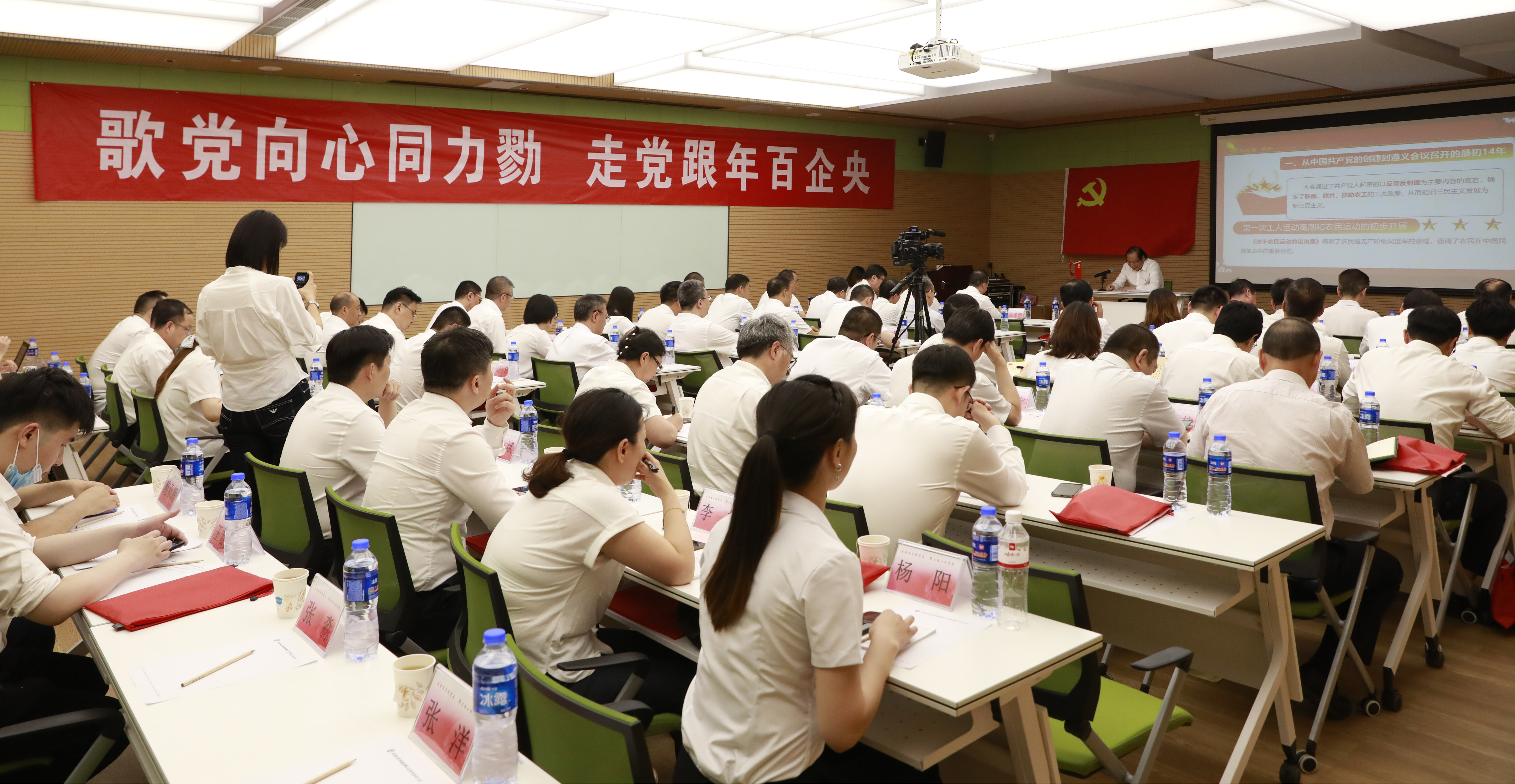 2-4王书记党课现场1.JPG