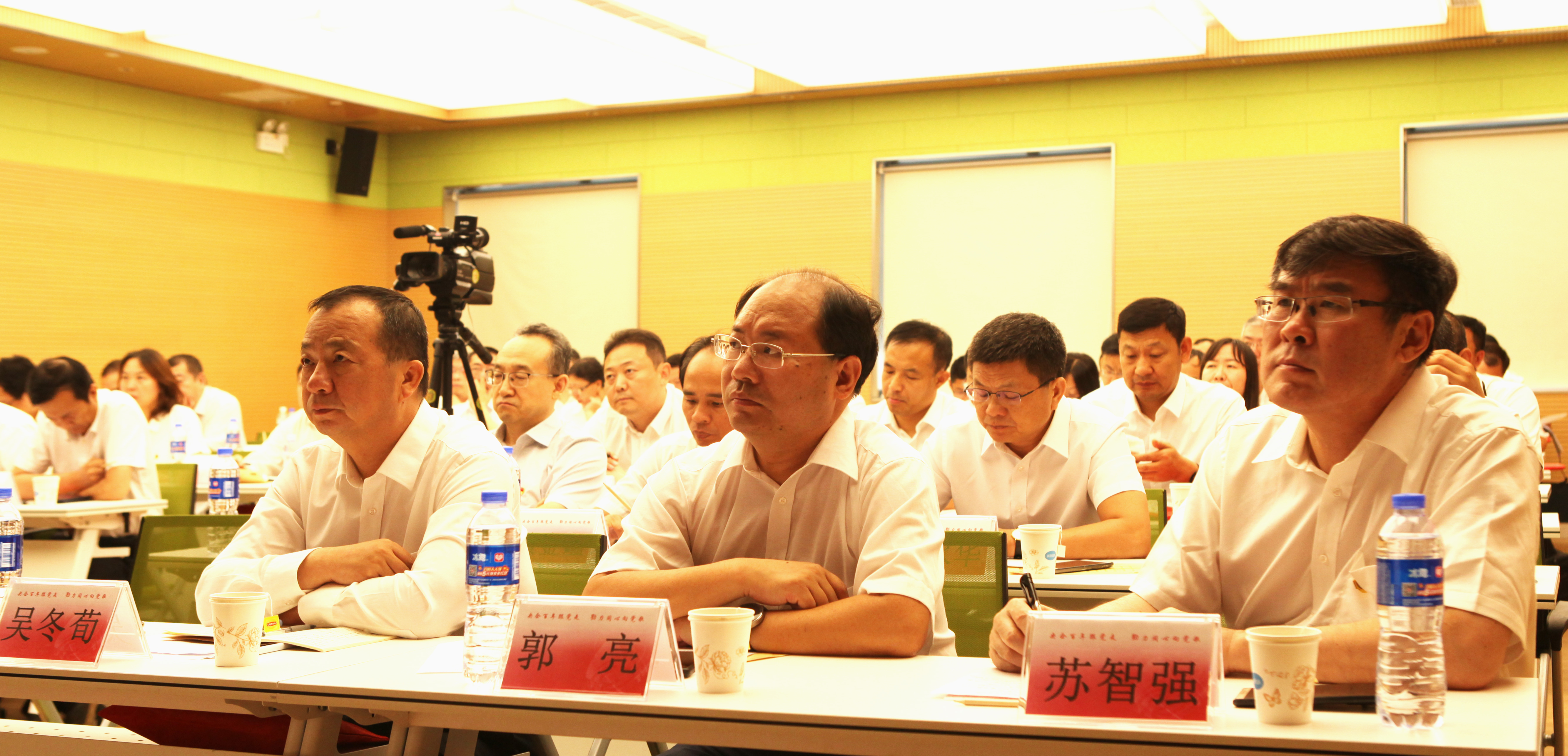 中心组学习报道2.JPG